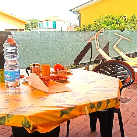 Lägenhet Bilocale La Terrazza Cavo